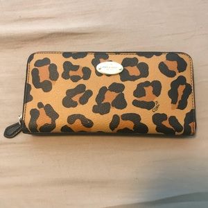 Coach wallet. Great condition!